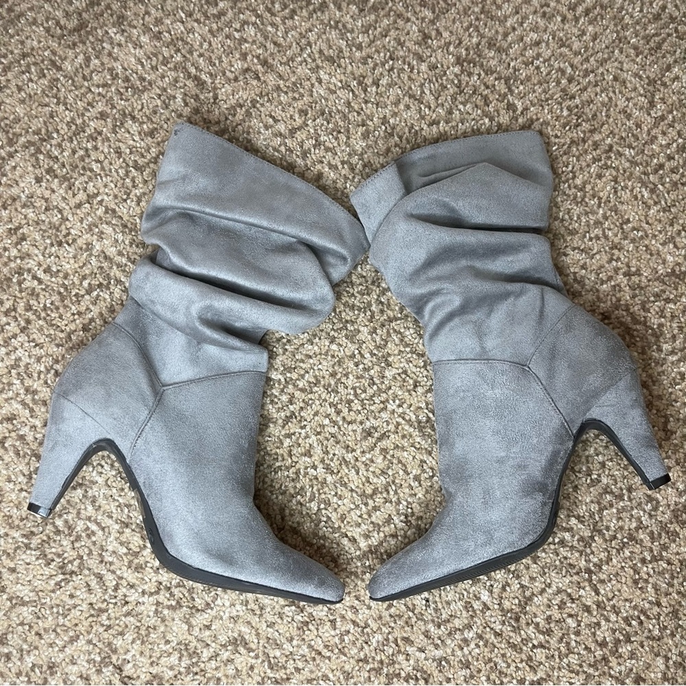 ✨ Gray slouchy heeled boots✨